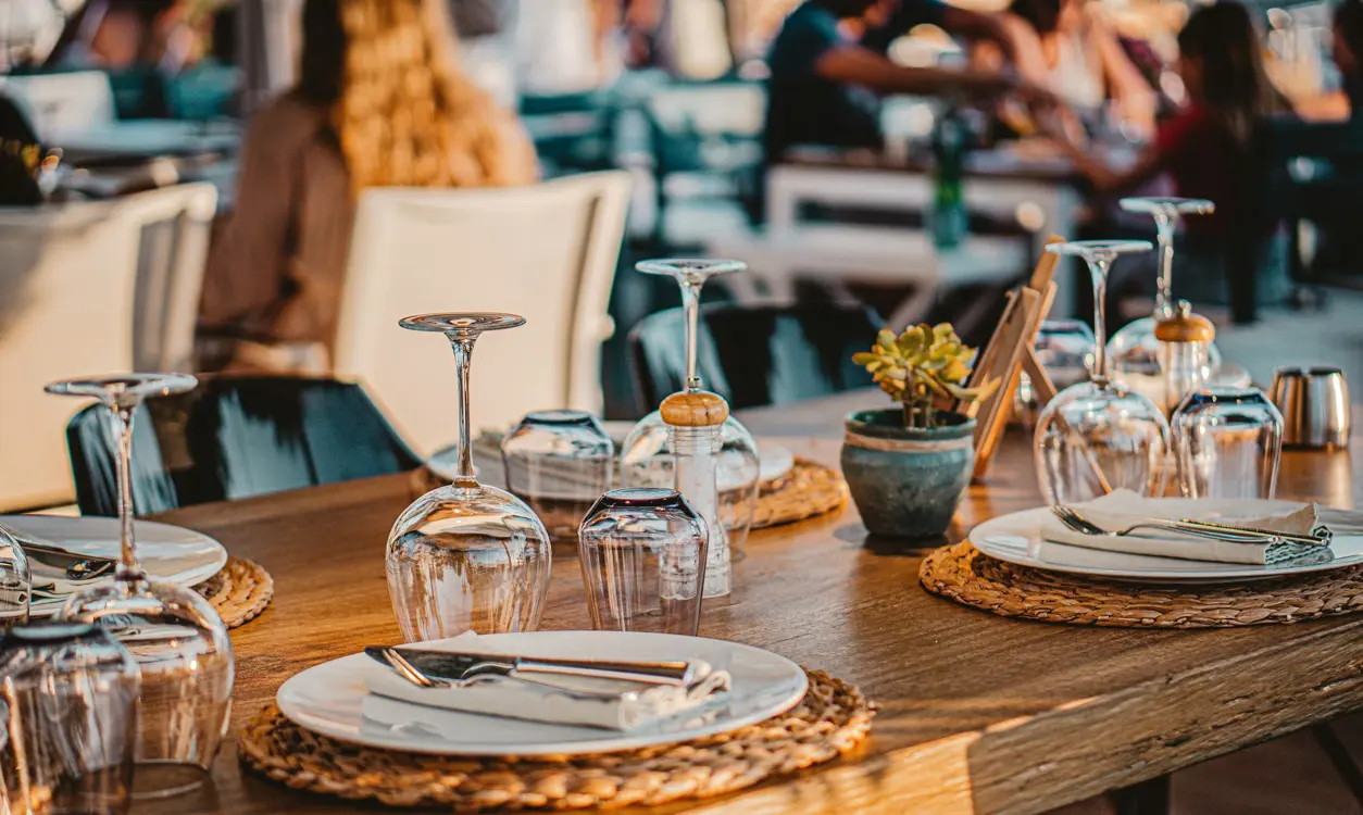 Servis p&aring; ett bord p&aring; en restaurang